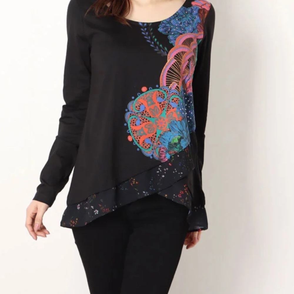 Deisgual Floral Trim Top